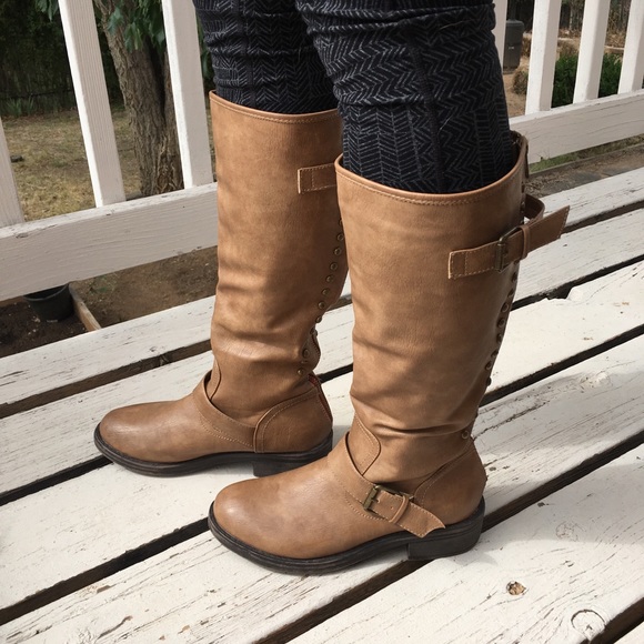 Boots - Picture 3 of 4